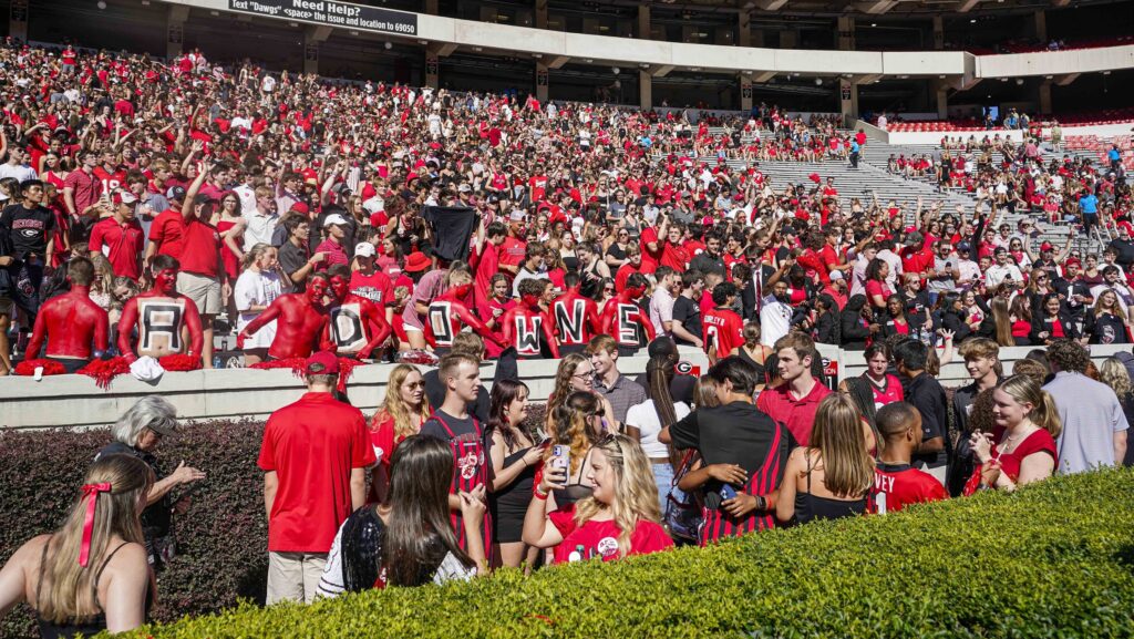 Georgia Bulldogs (UGA) Students & Atmosphere